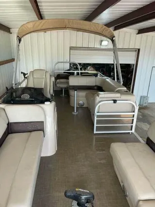 Sun Tracker SportFish 22 DLX image