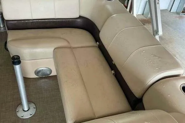 Sun Tracker SportFish 22 DLX image