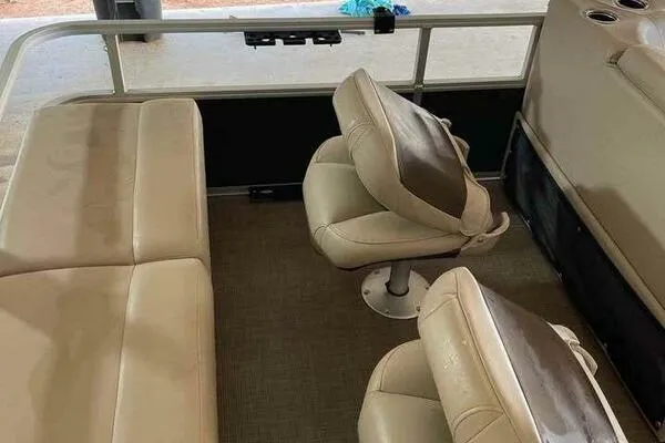 Sun Tracker SportFish 22 DLX image