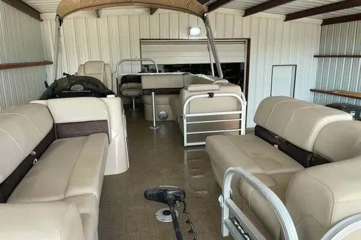 Sun Tracker SportFish 22 DLX image