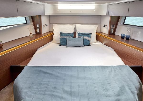 Beneteau ANTARES-12-FLY image