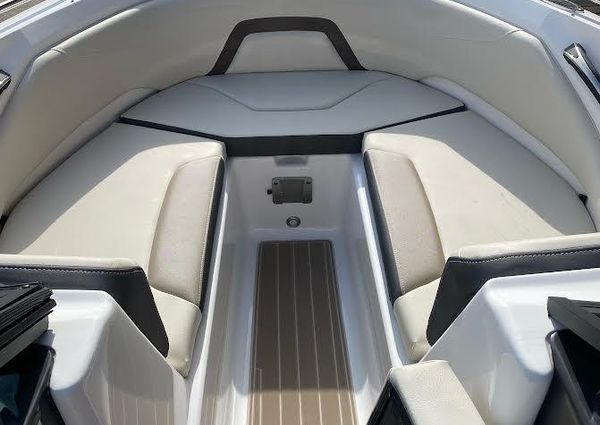 Monterey 224FS-LUXURY-FAMILY-BOWRIDER image