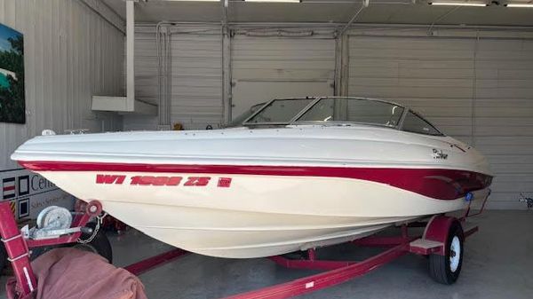 Rinker Captiva 212