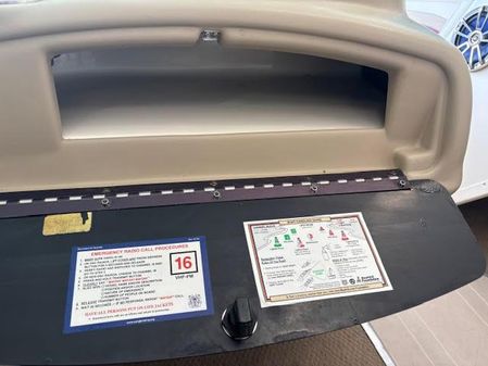 Rinker CAPTIVA-212 image