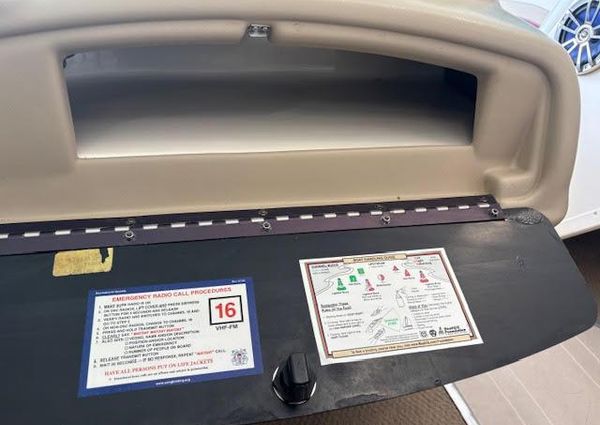 Rinker CAPTIVA-212 image