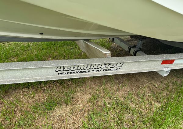 Boston-whaler 21-OUTRAGE image