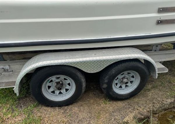 Boston-whaler 21-OUTRAGE image