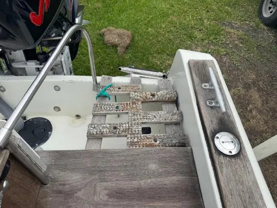 Boston-whaler 21-OUTRAGE image