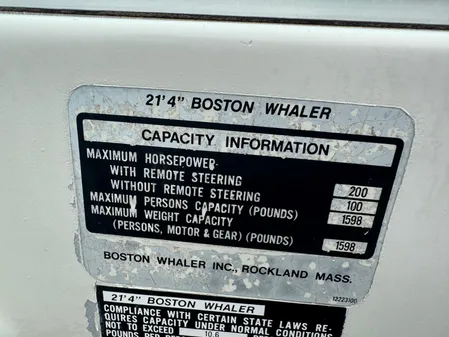 Boston-whaler 21-OUTRAGE image