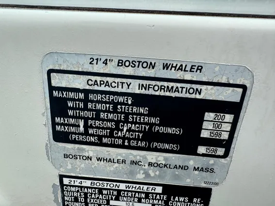 Boston-whaler 21-OUTRAGE image