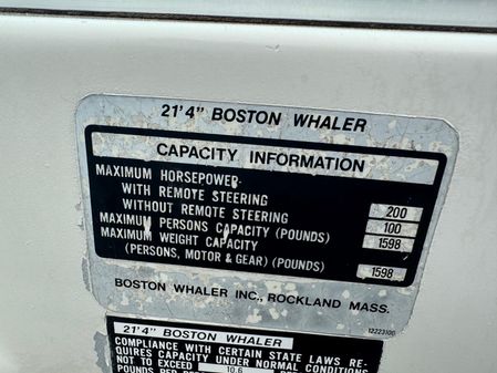 Boston-whaler 21-OUTRAGE image