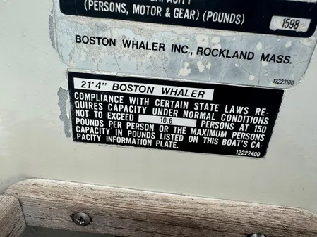 Boston-whaler 21-OUTRAGE image