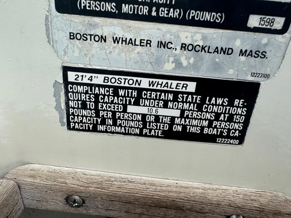 Boston-whaler 21-OUTRAGE image