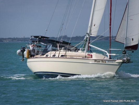Island Packet 380 - main image