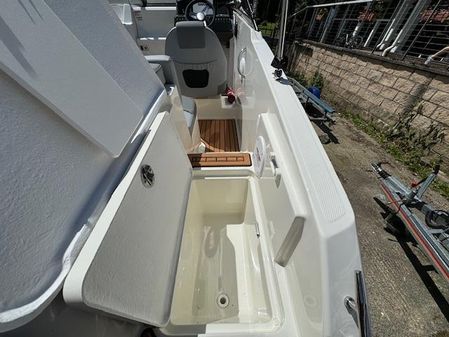 Bayliner VR5-CUDDY image