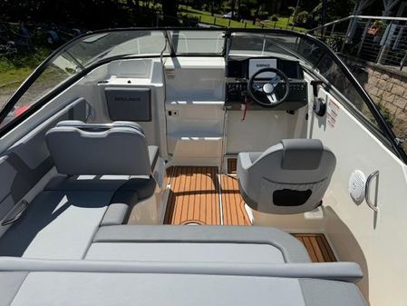 Bayliner VR5-CUDDY image