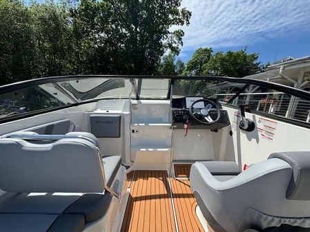 Bayliner VR5-CUDDY image