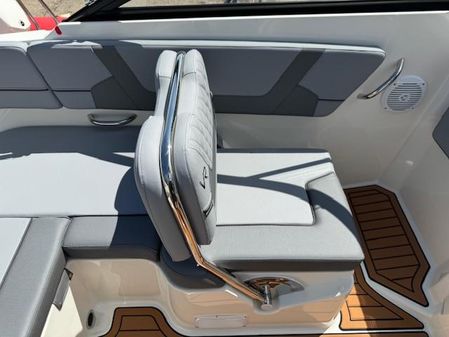 Bayliner VR5-CUDDY image