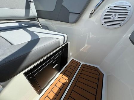 Bayliner VR5-CUDDY image