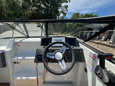 Bayliner VR5-CUDDY image