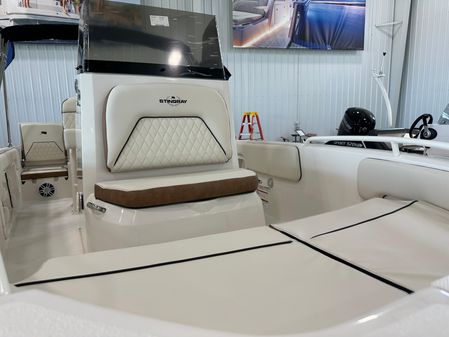 Stingray 173-CENTER-CONSOLE image