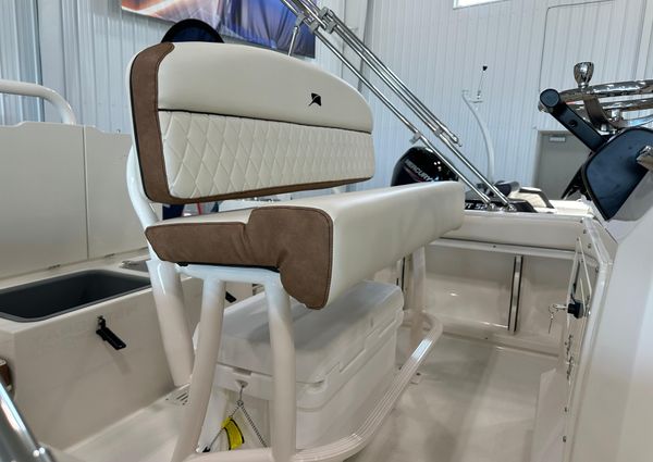 Stingray 173-CENTER-CONSOLE image