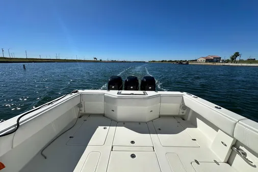 SeaVee 39B Center Console image