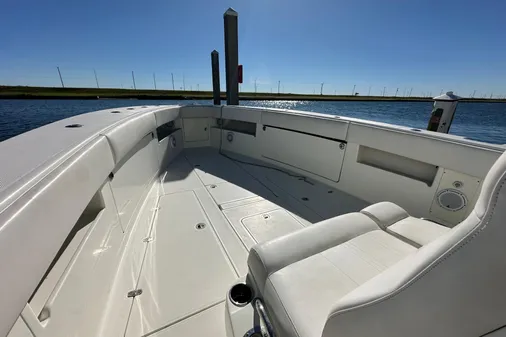 SeaVee 39B Center Console image