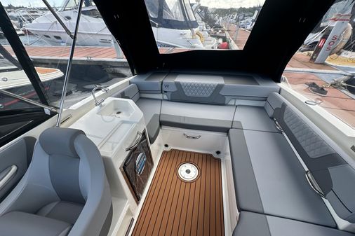 Bayliner VR6-CUDDY image