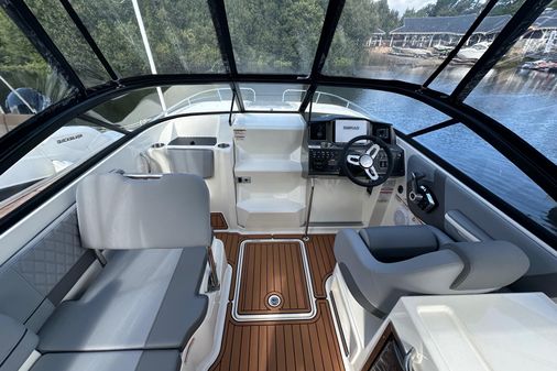 Bayliner VR6-CUDDY image