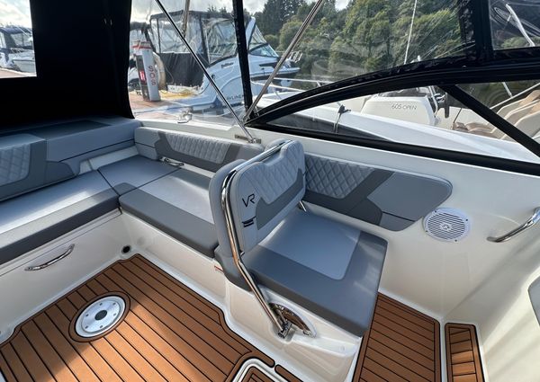 Bayliner VR6-CUDDY image