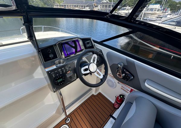 Bayliner VR6-CUDDY image