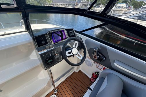 Bayliner VR6-CUDDY image