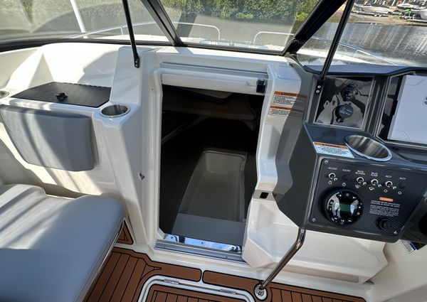 Bayliner VR6-CUDDY image