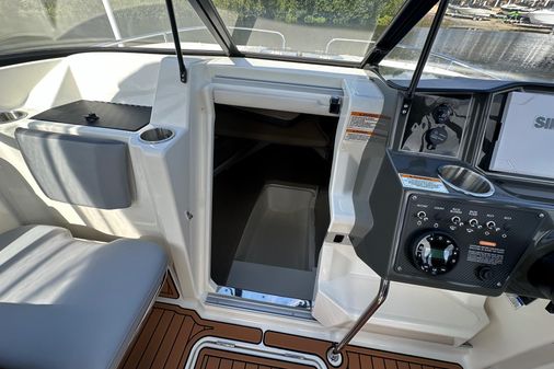 Bayliner VR6-CUDDY image