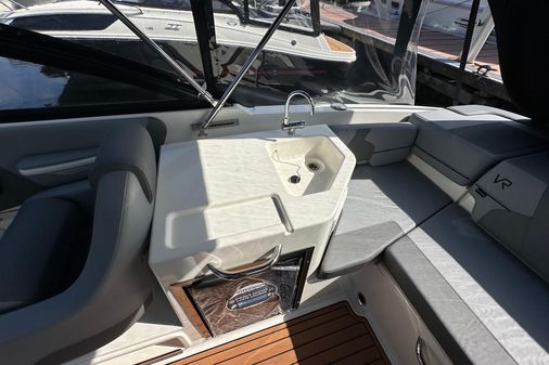 Bayliner VR6-CUDDY image