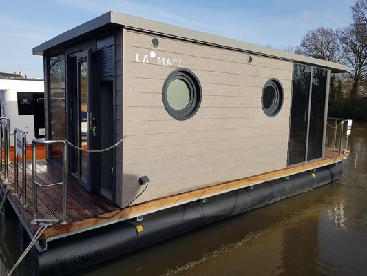 Waterlodge ONE Floating Studio Apartment - main image