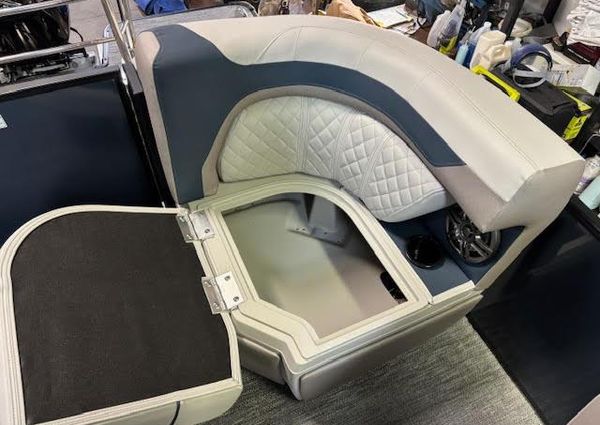 Godfrey SWEETWATER-2286QS-QUAD-SEATING-FULL-TRITOON image