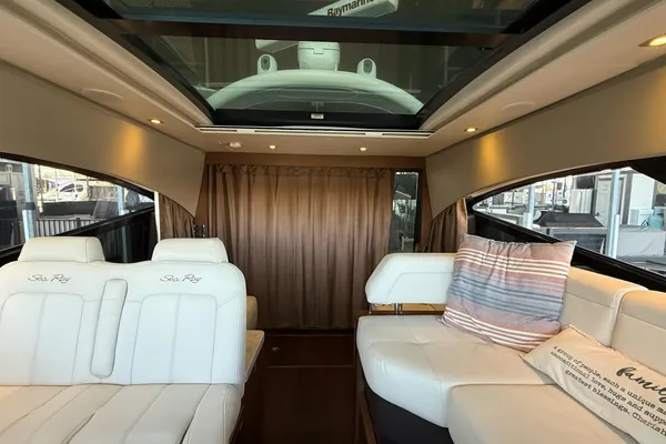 Sea Ray 470 Sundancer image