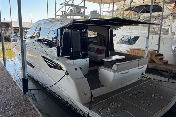 Sea Ray 470 Sundancer image