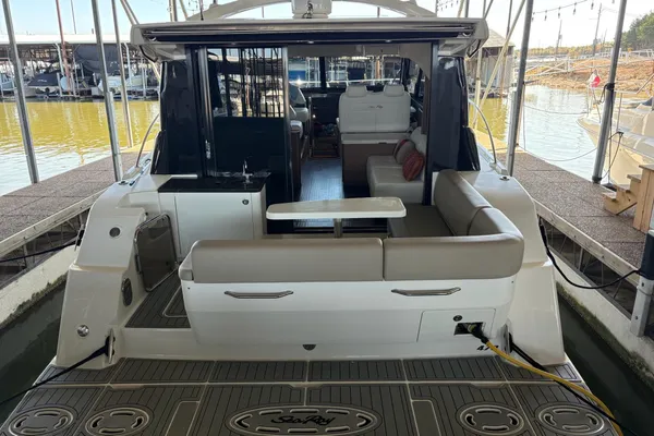 Sea Ray 470 Sundancer image