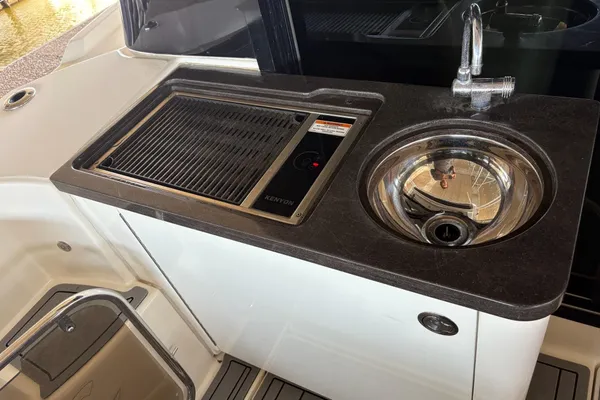 Sea Ray 470 Sundancer image