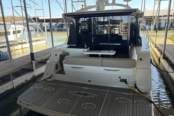 Sea Ray 470 Sundancer image