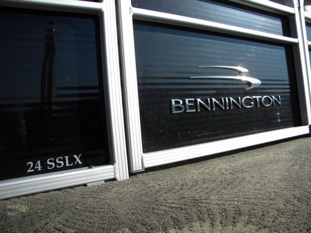 Bennington 24SSLX image