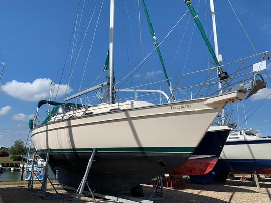 Island Packet 380 - main image