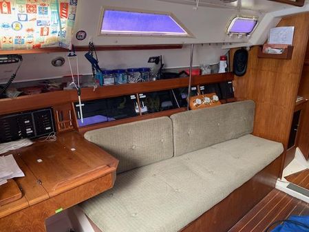 Hunter 34 image