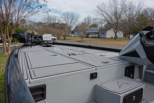Avid 20XB Bass Boat image