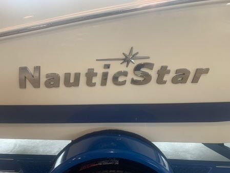 NauticStar 203DC image