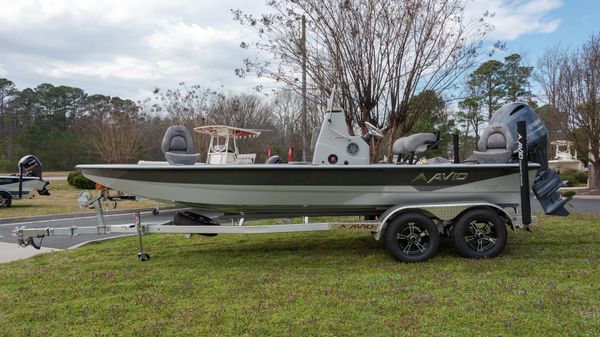 Avid 21FS Bay Boat