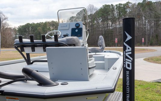 Avid 21FS Bay Boat image